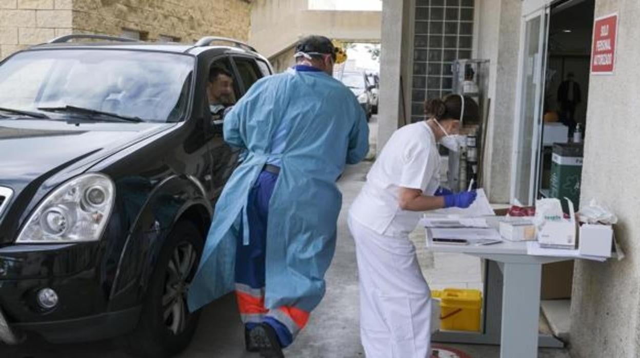 Test de coronavirus en un coche