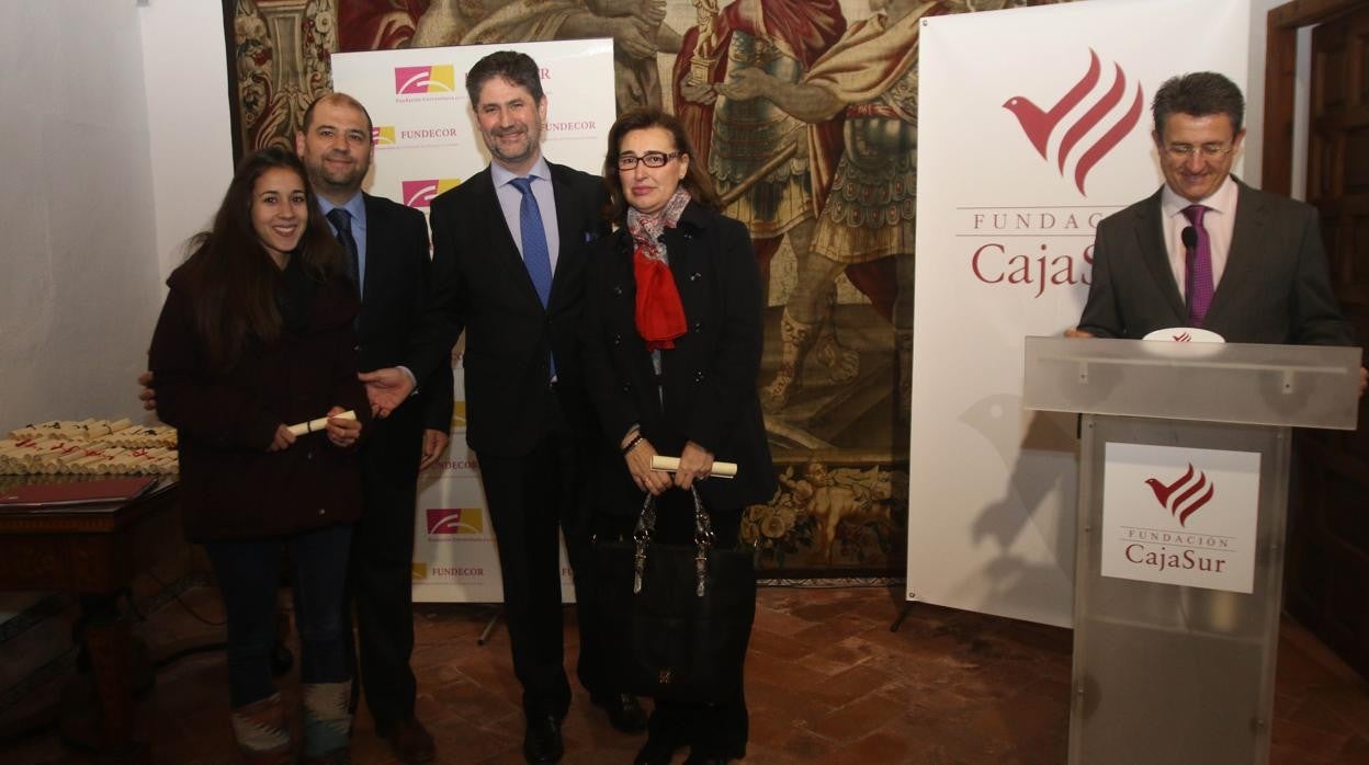 Imagen de archivo de una entrega de becas de la Fundación Cajasur