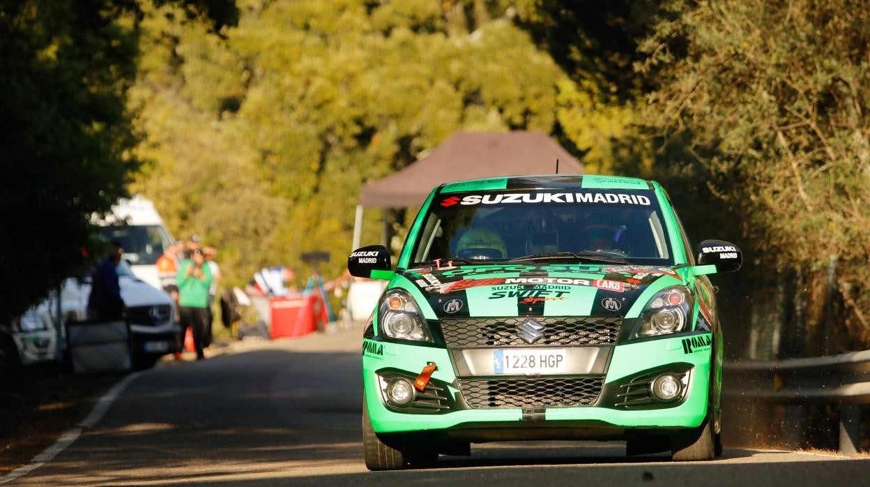 Un piloto sobre un Suzuki en la última edición del Rally Sierra Morena en 2019