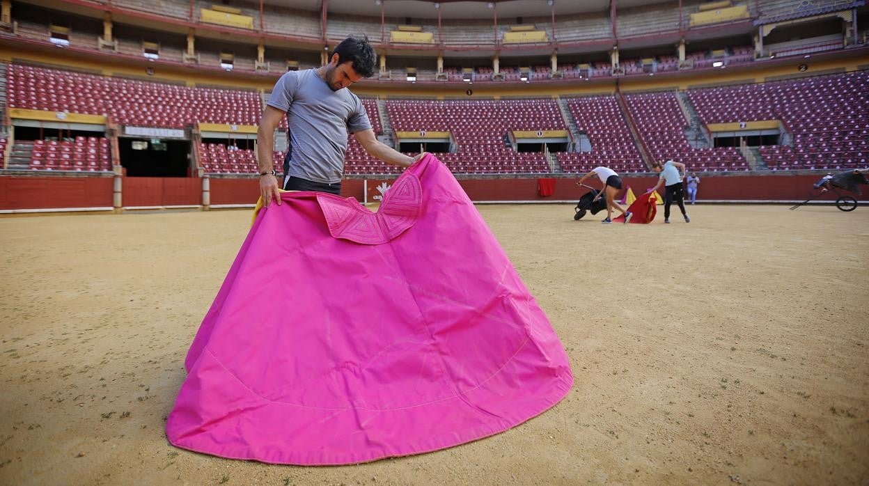 Lagartijo prepara su vuelta a los ruedos en Córdoba en la plaza de Los Califas
