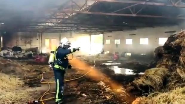 Arde una nave agrícola en Fontanar de Quintos de Córdoba sin causar víctimas
