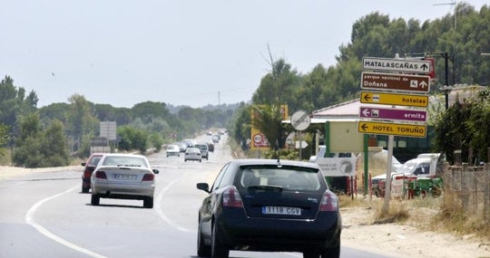 La antigua carretera antes de la circunvalación de El Rocío