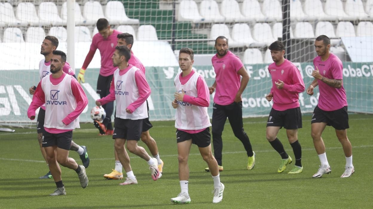 Moyano y Marcelo, durante el entrenamiento del Córdoba CF de este jueves en El Arcángel