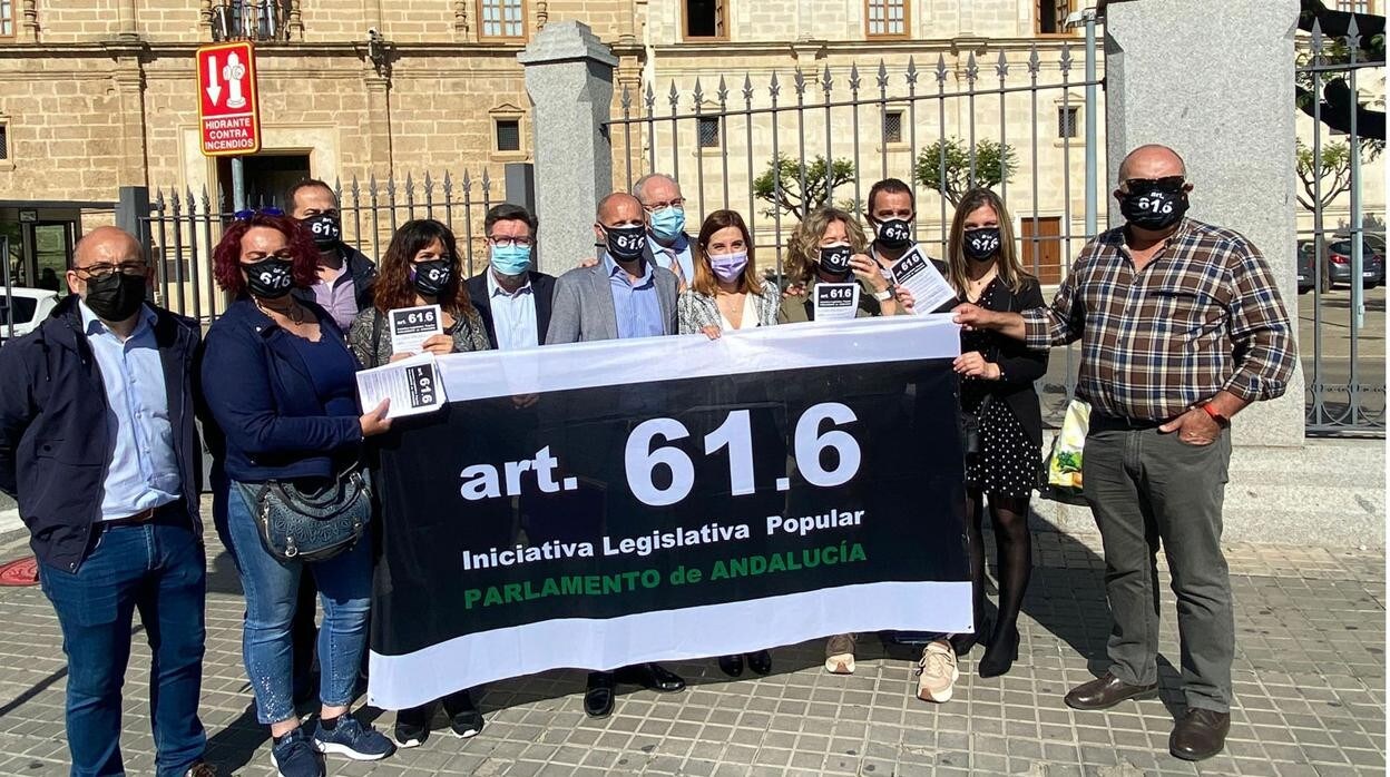Protesta de los funcionarios interinos, este jueves ante el Parlamento de Andalucía