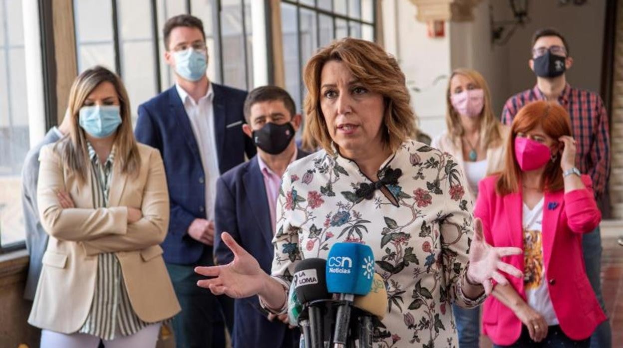 La secretaria general del PSOE de Andalucía, Susana Díaz , en una de sus rutas por Andalucía. Esta, en Úbeda