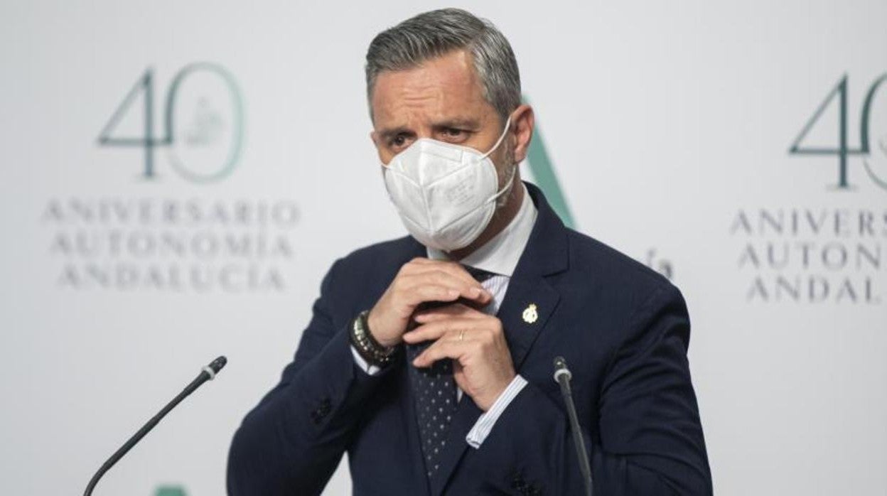 El consejero de Hacienda y Financiación Europea, Juan Bravo, en la rueda de prensa celebrada el martes