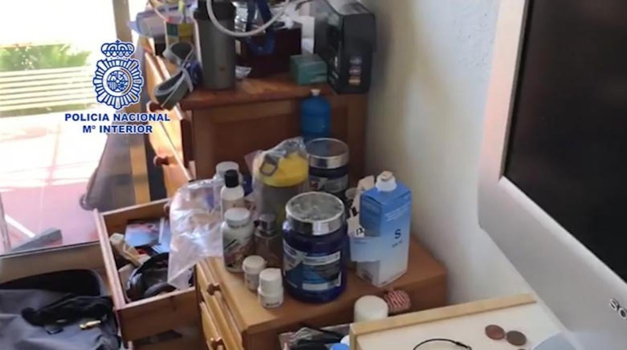 Sustancias dopantes halladas en un registro policial en una imagen de archivo