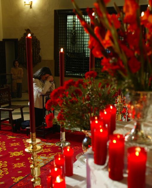 Oración ante el Santísimo en el monumento de Santa Marta