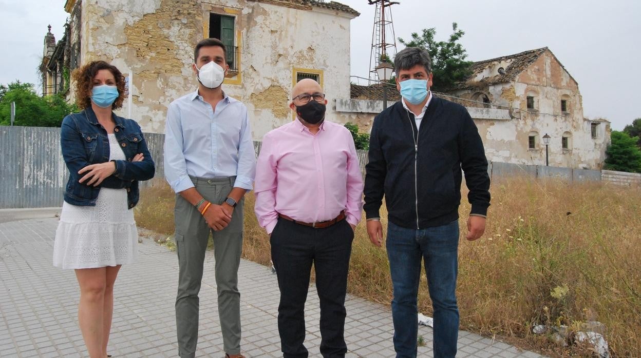 El alcalde y concejales del Montilla, ante El Parador