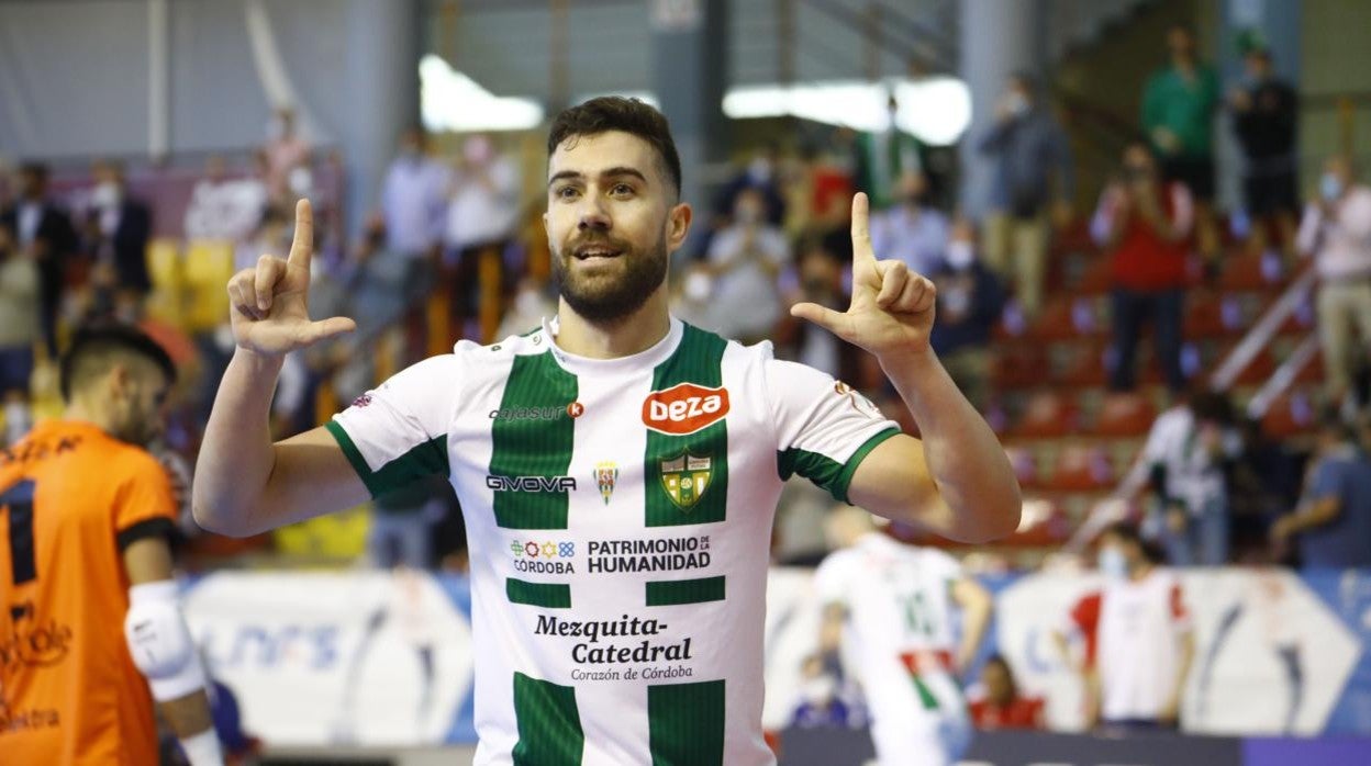 El máximo goleador del Córdoba Patrimonio, Alberto Saura, con 22 goles