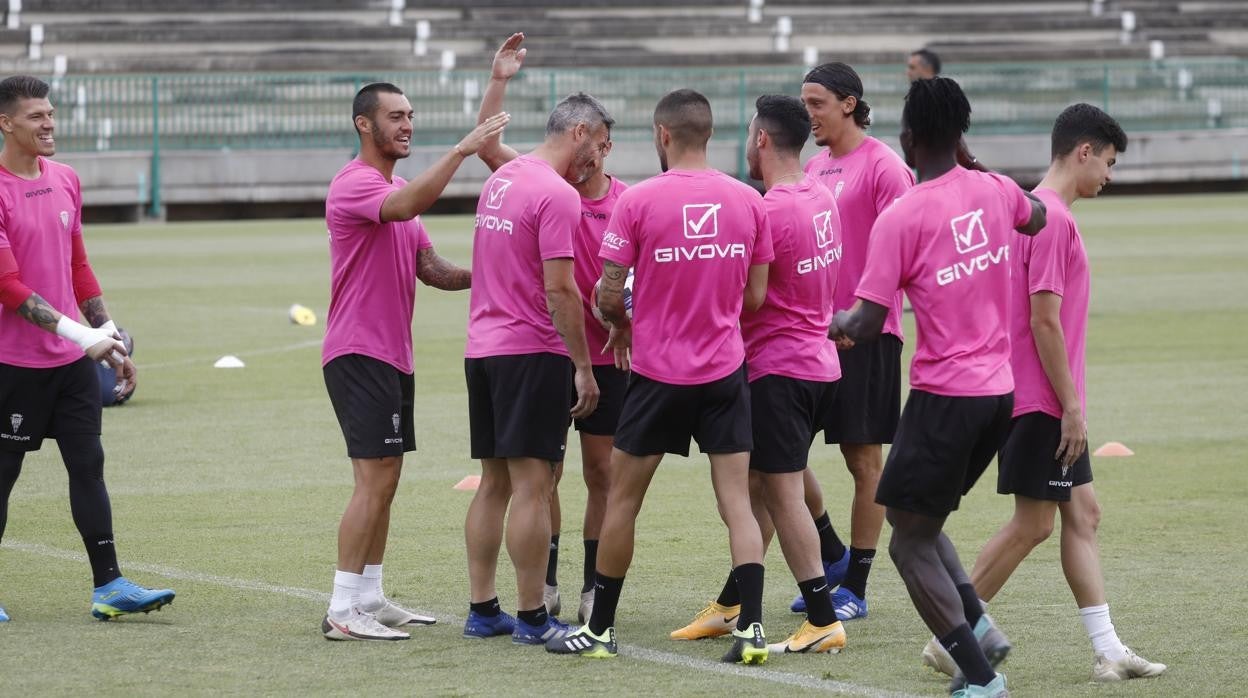 Becerra, Moutinho, Piovaccari y Valverde, en el último entrenamiento el equipo y que no siguen