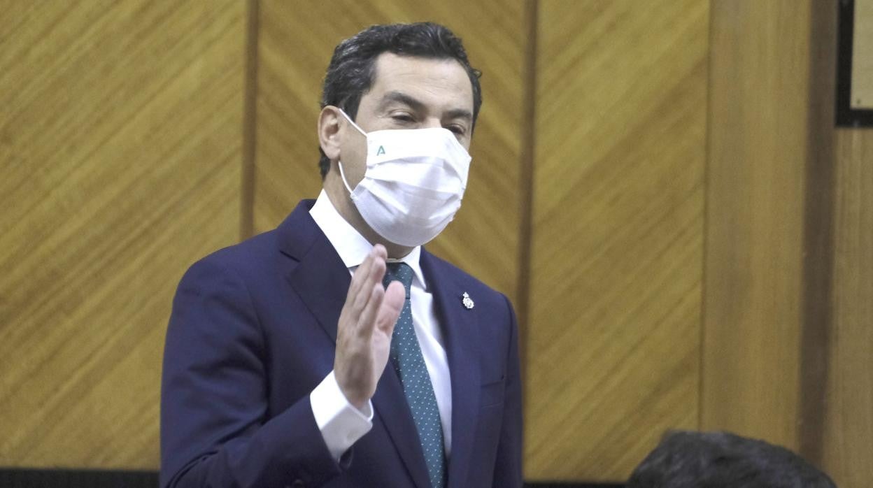 Juanma Moreno Bonilla, el pasado 27 de mayo en el Parlamento de Andalucía, en su última aparición pública tras confinarse por estar enfermo de Covid