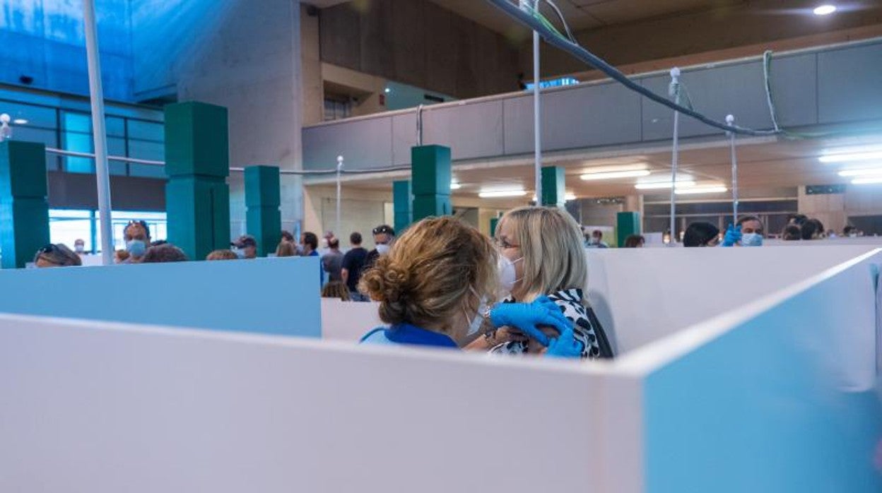 Vacunación en el estadio de la Cartuja de Sevilla