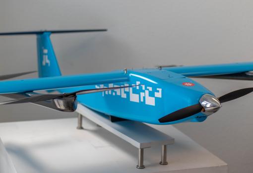 Maqueta de un dron de la empresa SDLE