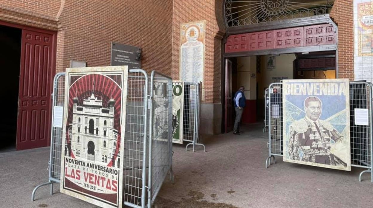 Imagen de algunos de los carteles de la exposición por el 90 aniversario de Las Ventas