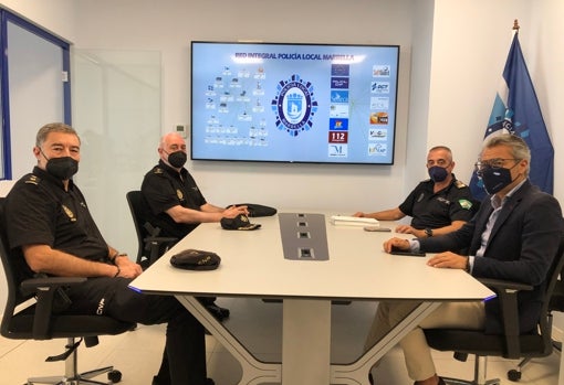 Sala para reuniones del dispositivo con Rafael Nieva, inspector de la Policía Nacional, José Eduardo Díaz, concejal de Seguridad de Marbella, el comisario Enrique Lamelas y el jefe de la Policía Local, Javier Martín