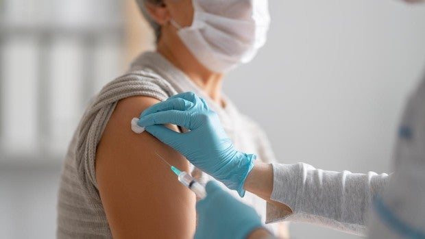 ¿Qué pasa si me contagio después de recibir la primera dosis de la vacuna contra el Covid?