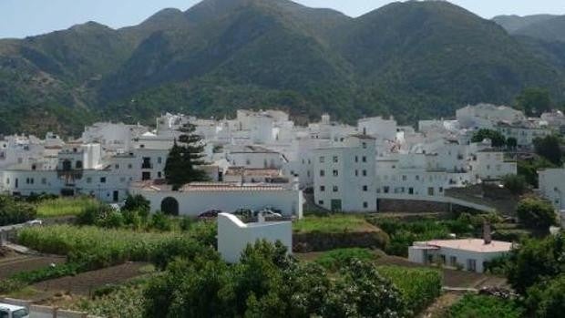 Una comida familiar y varias comuniones disparan los casos en Istán, el pueblo con mayor tasa de Andalucía