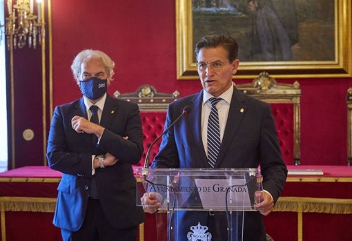 El exalcalde de Granada Luis Salvador y el concejal José Antonio Huertas
