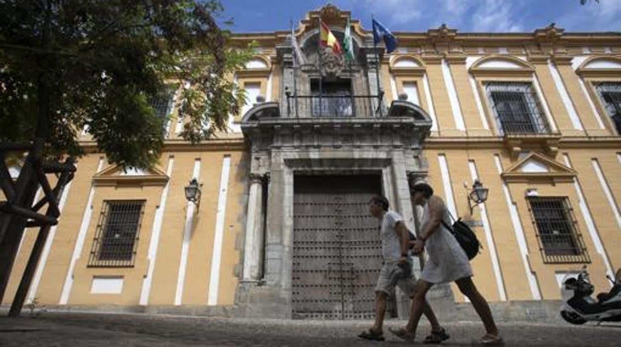 Fachada de la Facultad de Filosofía y Letras de Córdoba