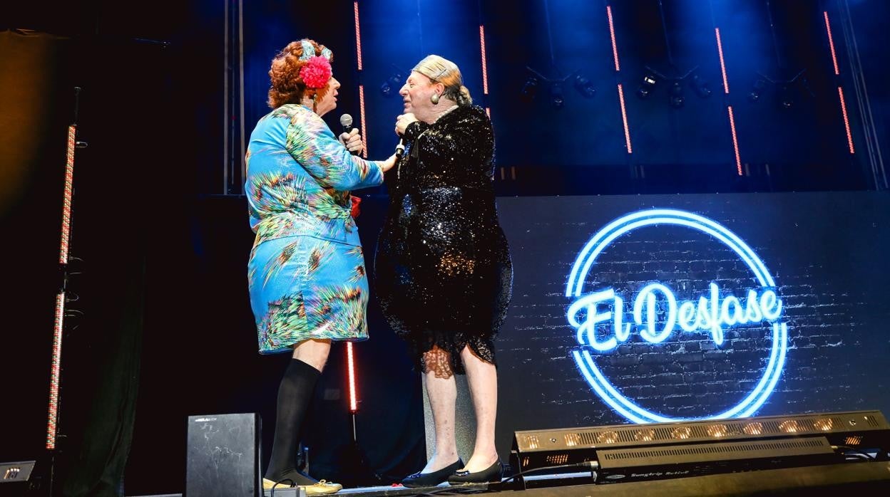 Los Morancos durante el espectáculo en Fuengirola