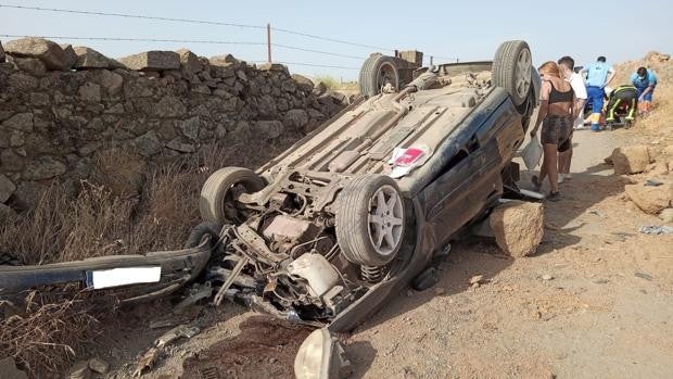 Dos jóvenes heridos graves y tres leves tras un accidente en el camino El Ciento de Pozoblanco