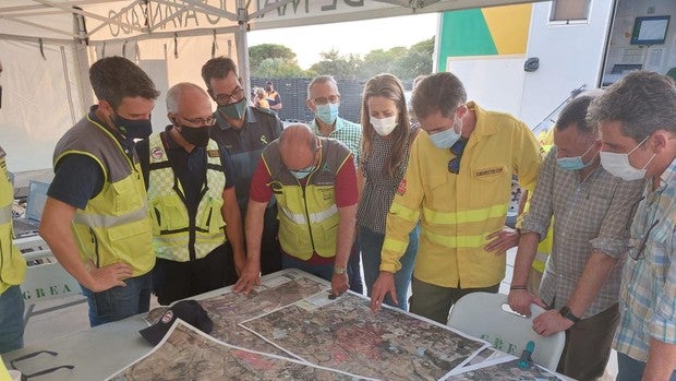 Se descartan desalojos en Lucena del Puerto, Huelva, por el incendio, que ha quedado estabilizado
