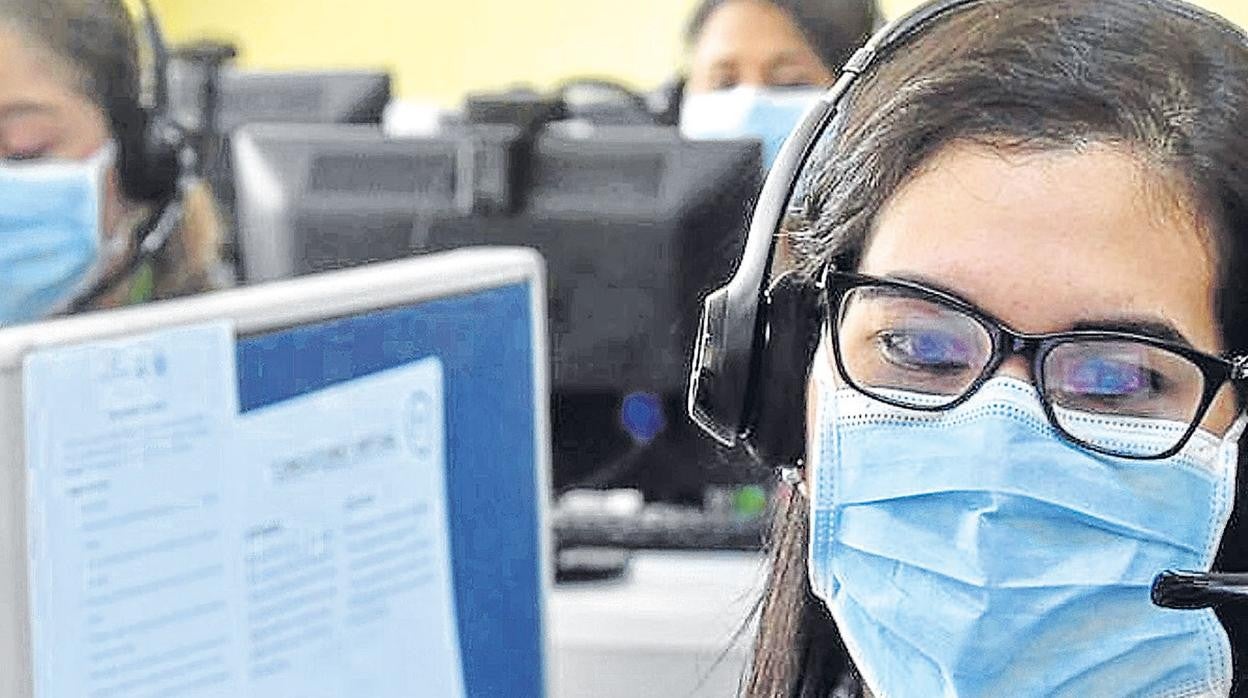 Centro de teleasistencia como el que atiende el teléfono de la violencia intrafamiliar