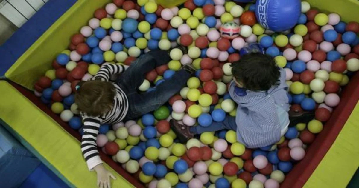 Los parques de bolas y locales infantiles reabrirán en Andalucía con unas  estrictas condiciones