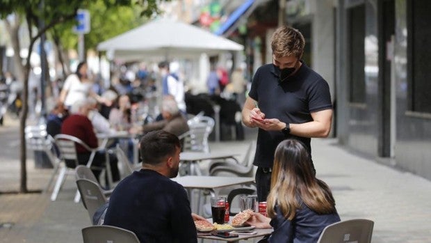 Aforos, grupos, horarios: así quedan los nuevos niveles Covid en Andalucía