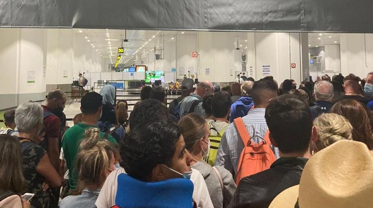Imagen de la terminal de llegadas del aeropuerto el pasado domingo