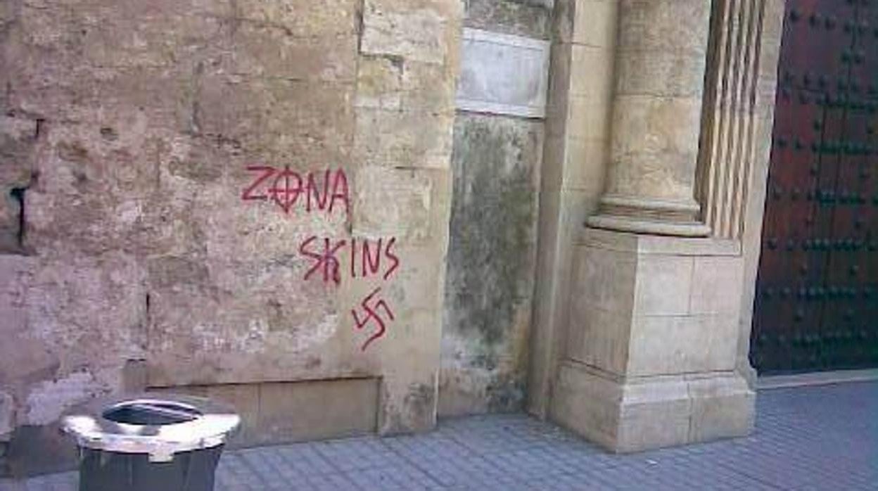 Una pintada nazi en una imagen de archivo
