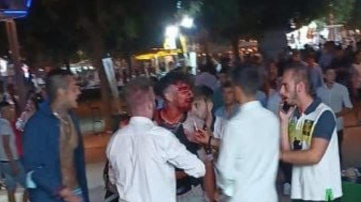 Una pelea en una caseta de la Feria de Lucena se salda con varios heridos y una persona detenida