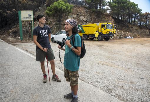 Manuel y Said al acabar su ruta senderista