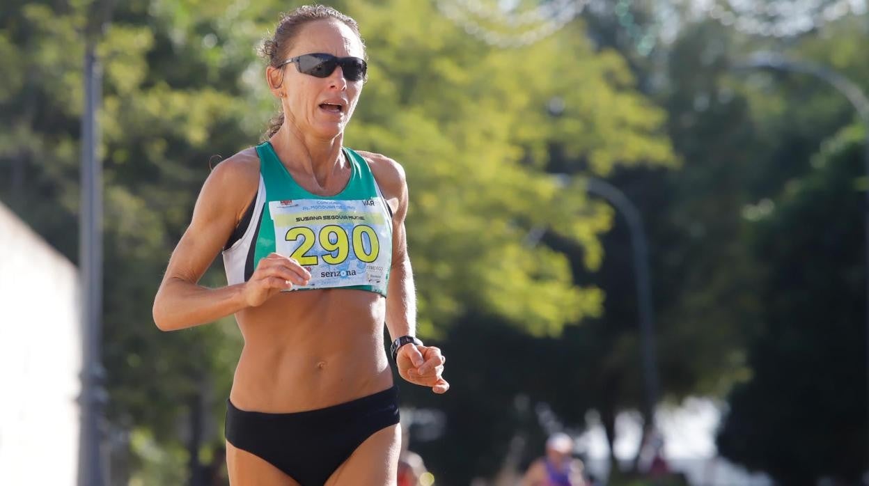 La corredora con dorsal 290 de la última edición de la Media Córdoba - Almodóvar