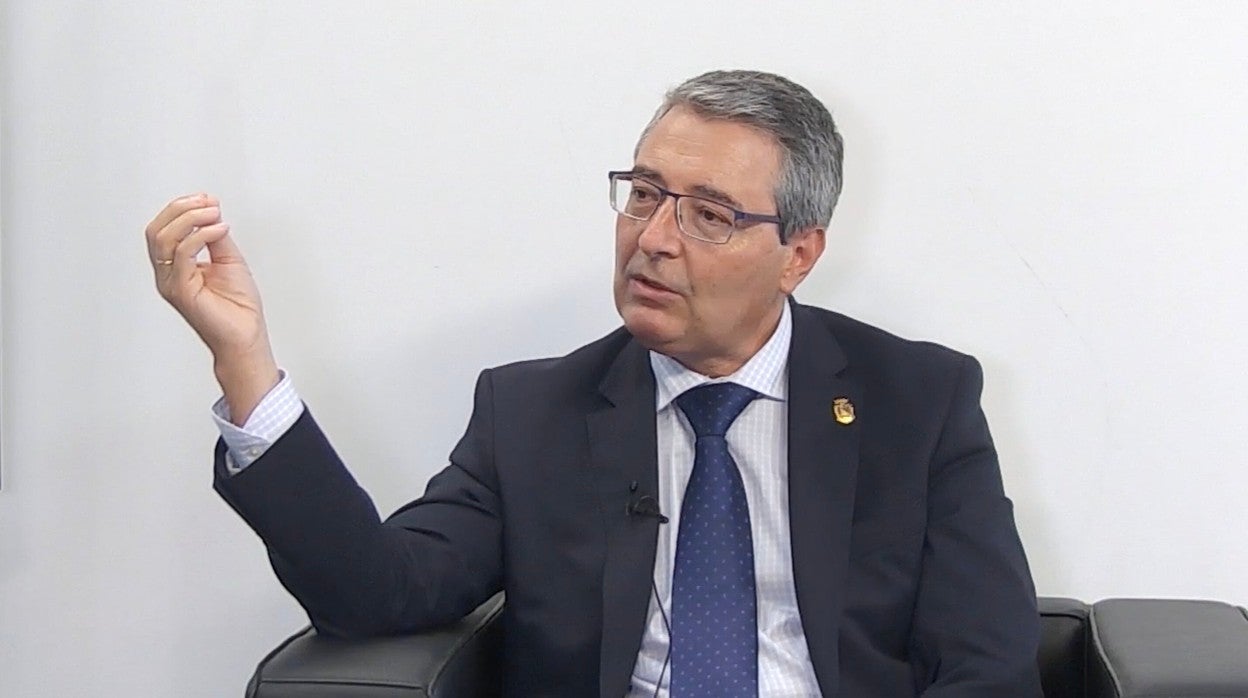 El presidente de la Diputación de Málaga, Francisco Salado, durante la entrevista