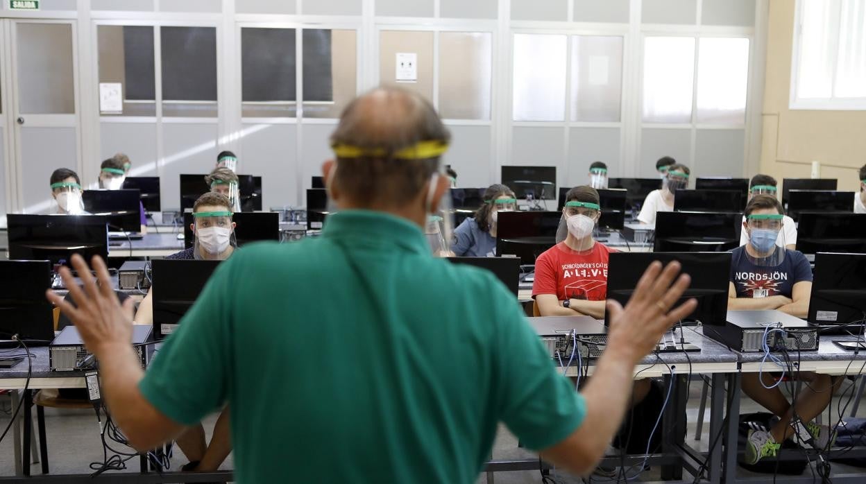 Alumnos de la UCO en una clase con las medidas Covid-19 el pasado curso