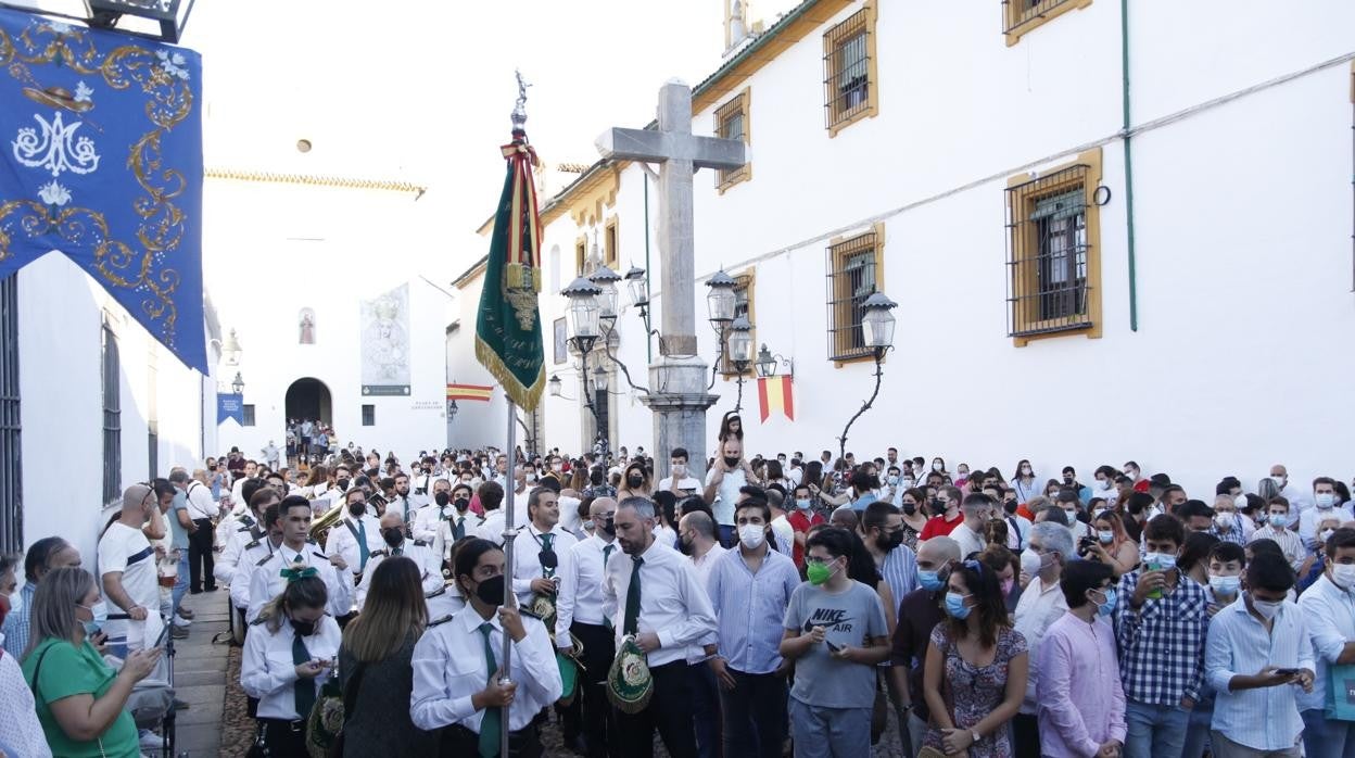 La banda de música María Santísima de la Esperanza, antes de la procesión de la Divina Pastora