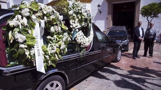 Competencia sanciona a dos tanatorios de Fernán Núñez por negar sus salas de velatorios a funerarias