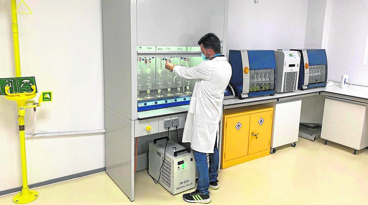 Laboratorios de la empresa Izumlab, en Palma del Río