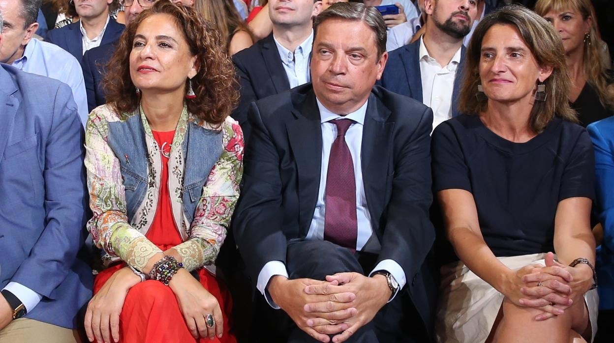 Los ministros María Jesús Montero, Luis Planas y Teresa Ribera, en un acto del PSOE en 2019
