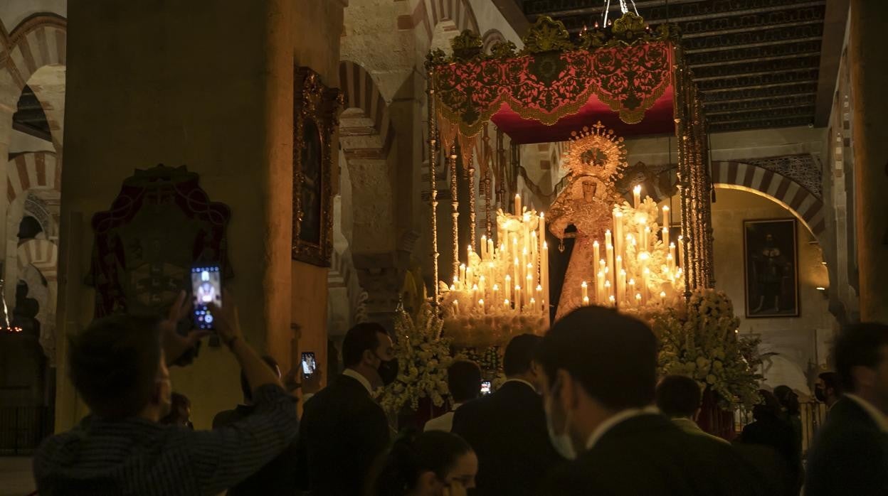 María Santísima de la O, en el interior de la Catedral