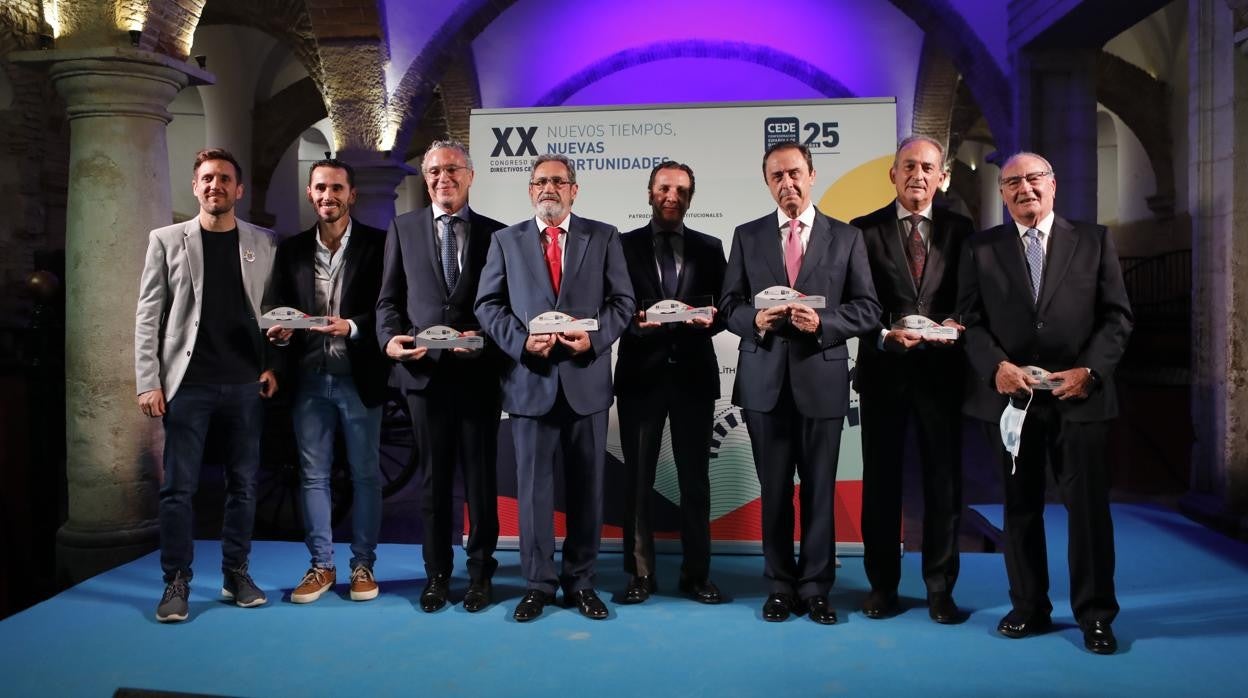 Los premiados, en la foto de familia
