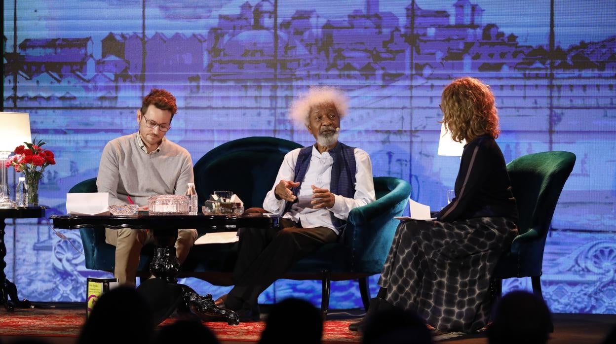 Wole Soyinka, durante su acto en Cosmopoética