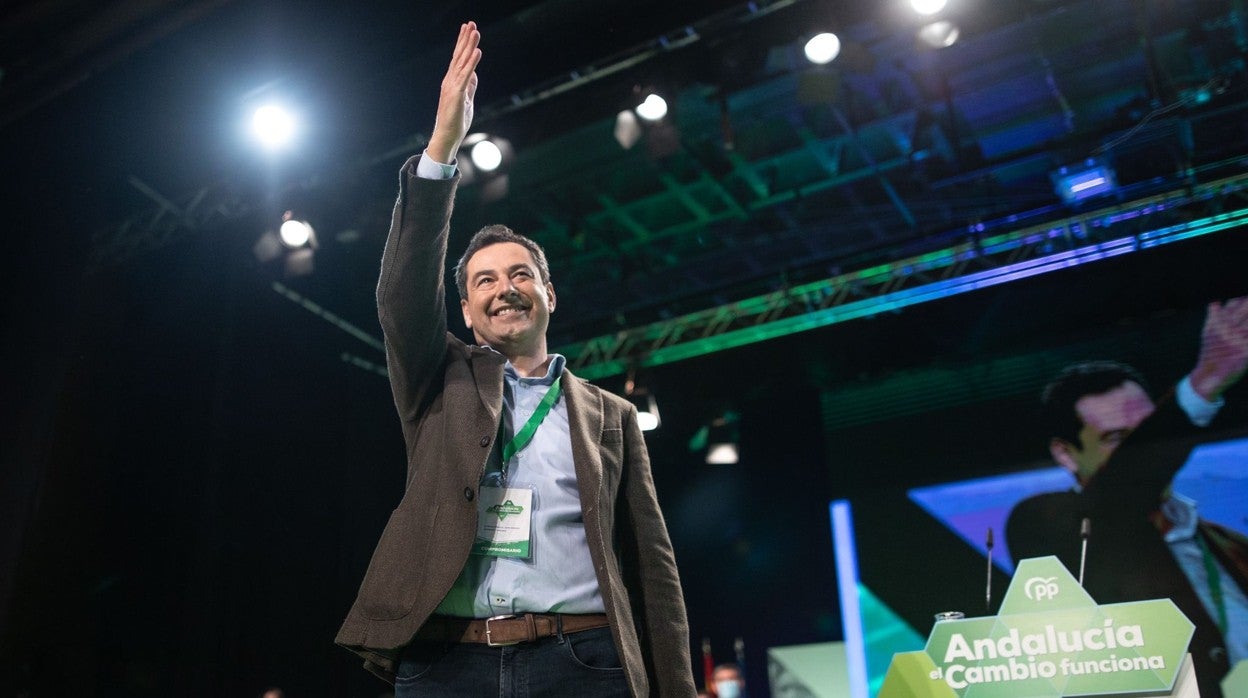 Juanma Moreno durante su intervención en el Congreso Regional del PP Andaluz esta tarde