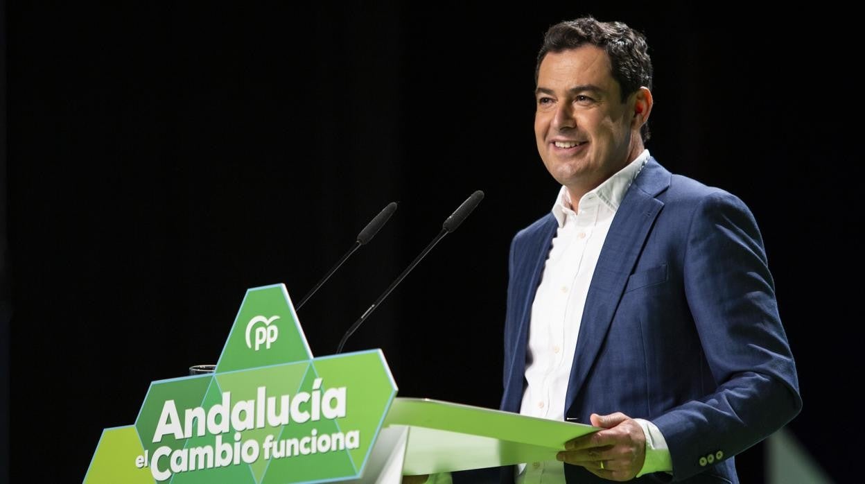 Juanma Moreno junto a Pablo Casado en el congreso regional del PP andaluz esta mañana