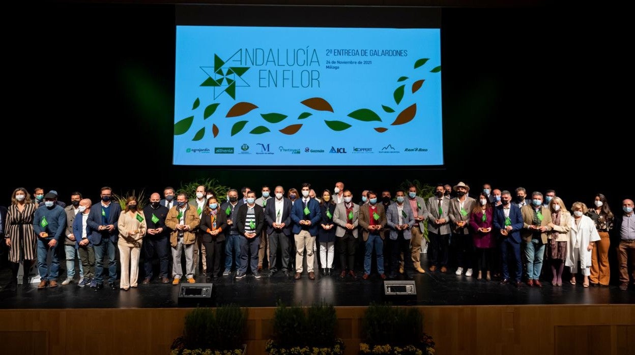 Foto de familia de todos los galardonados