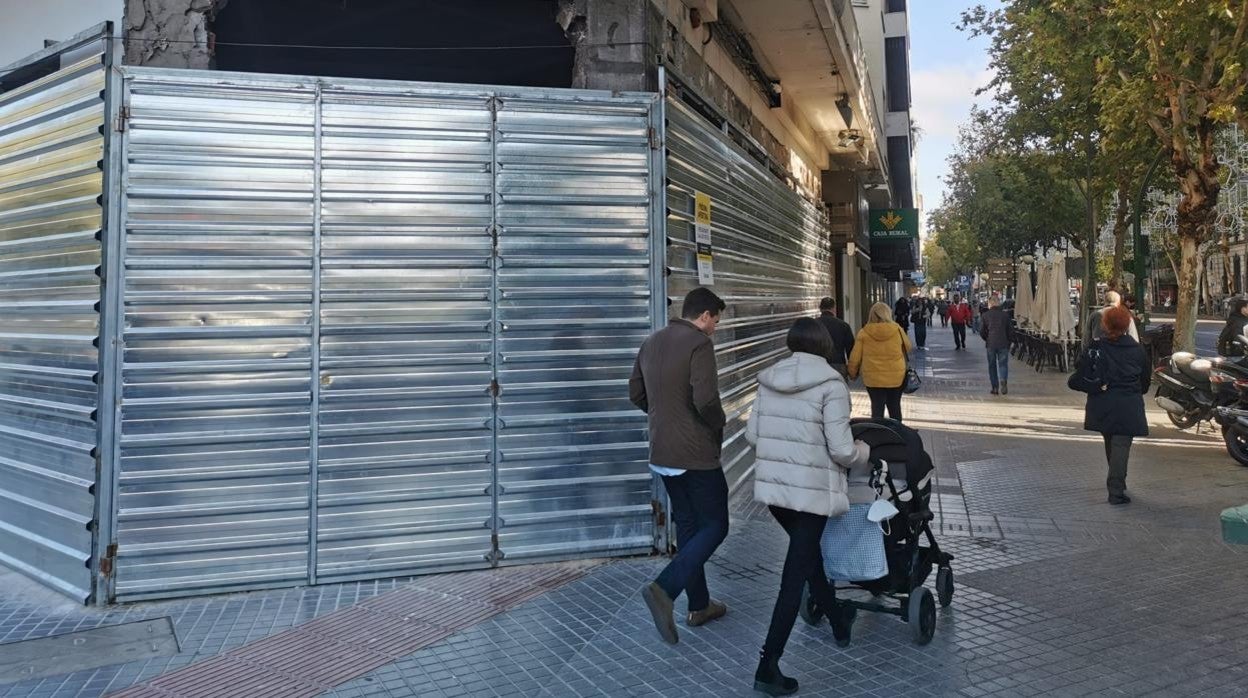 Edificio en la esquina de Ronda de los Tejares con Cervantes en el que se está construyendo la sala de fiestas