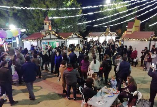 El mercado navideño que también abrió este viernes en la localidad pontana