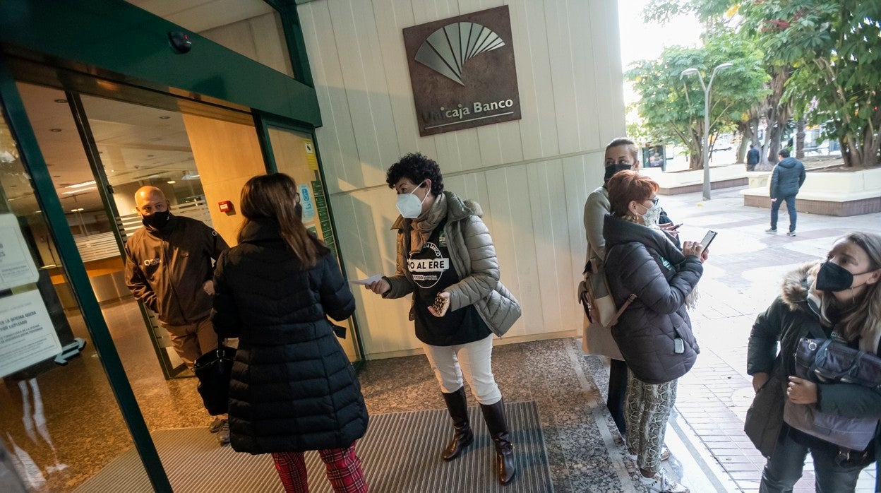 El 93% de las oficinas de Unicaja cierran en la primera huelga general ...